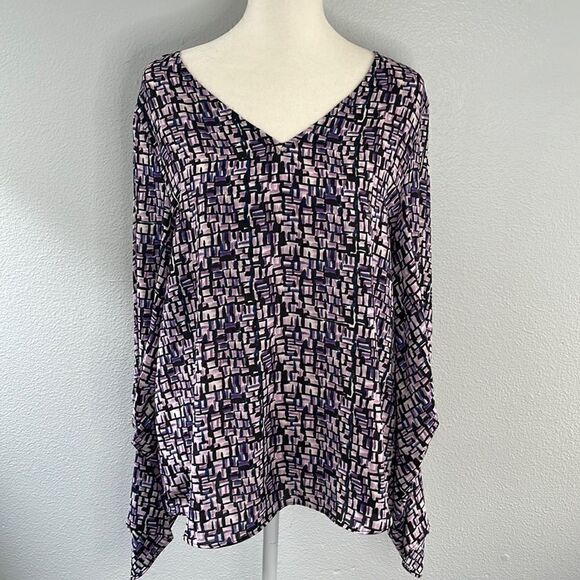 DKNY geometric blouse. NWT. Size Medium.  Unique scalloped and gathered sleeves. - Picture 1 of 7
